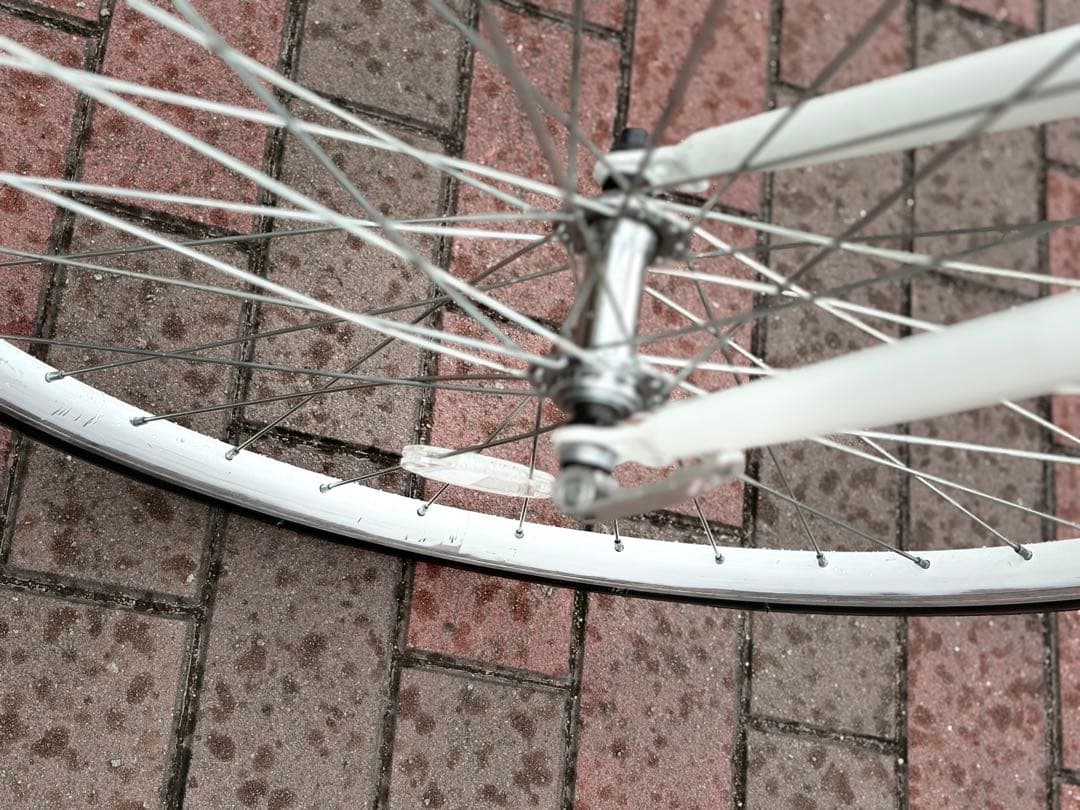 通学/通勤快速・クロスバイク・ホワイトバァージョン(700C)お届けできます。