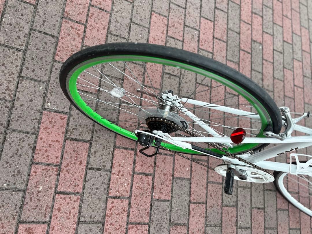 通学/通勤快速・クロスバイク・ホワイトバァージョン(700C)お届けできます。