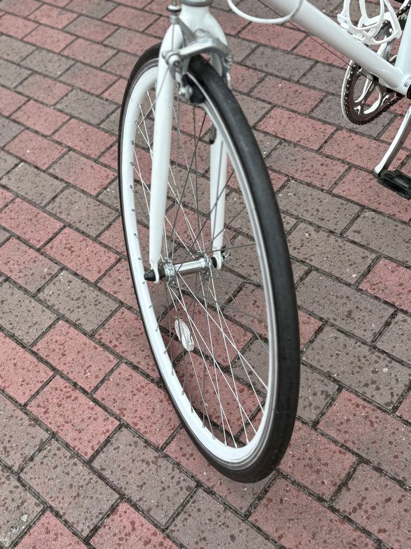 通学/通勤快速・クロスバイク・ホワイトバァージョン(700C)お届けできます。