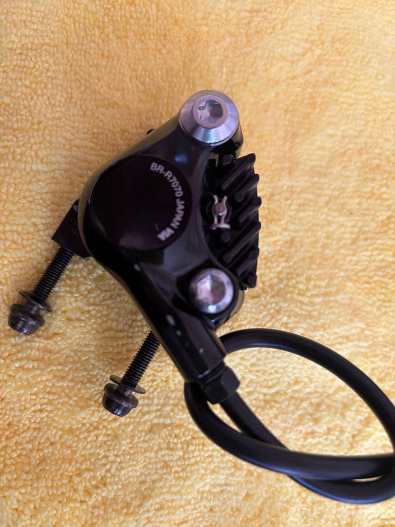 Shimano 105 (R7020)ディスクブレーキレバー・キャリパーセット
