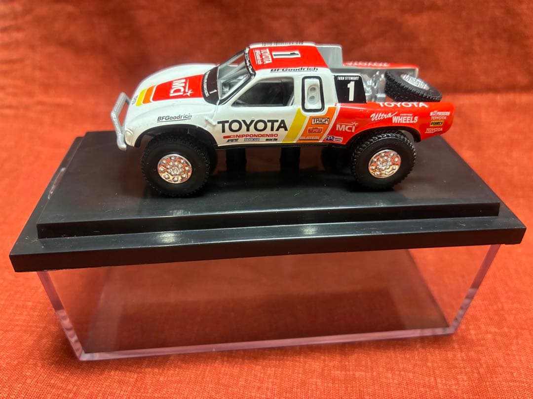 m*n様 ホットウィール　TOYOTA BAJA TRUCK 1/64 ミニカー