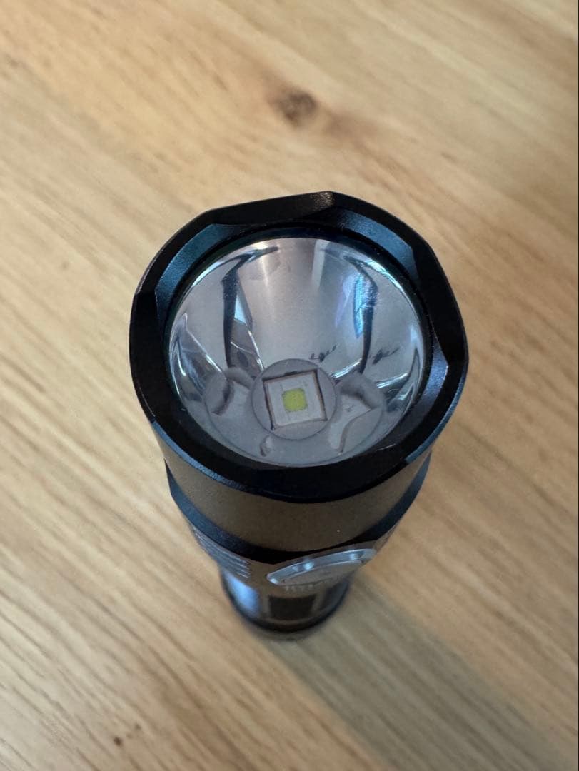 ThruNite TN12 PRO LEDハンディライト