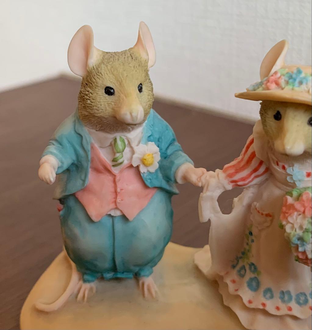 ダスティとポピー 新郎新婦 ウェディング ブランブリーヘッジ ボーダー 置物