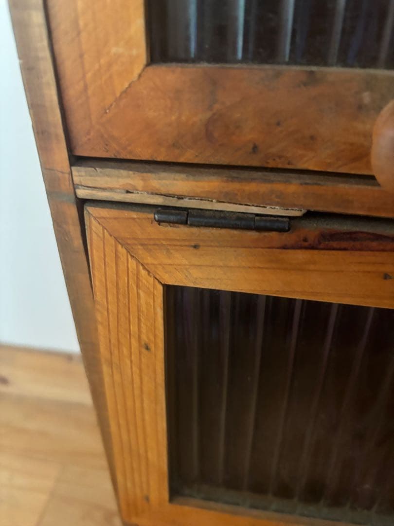アンティーク風　飾り棚 カフェ キッチン 9ドア キャビネット