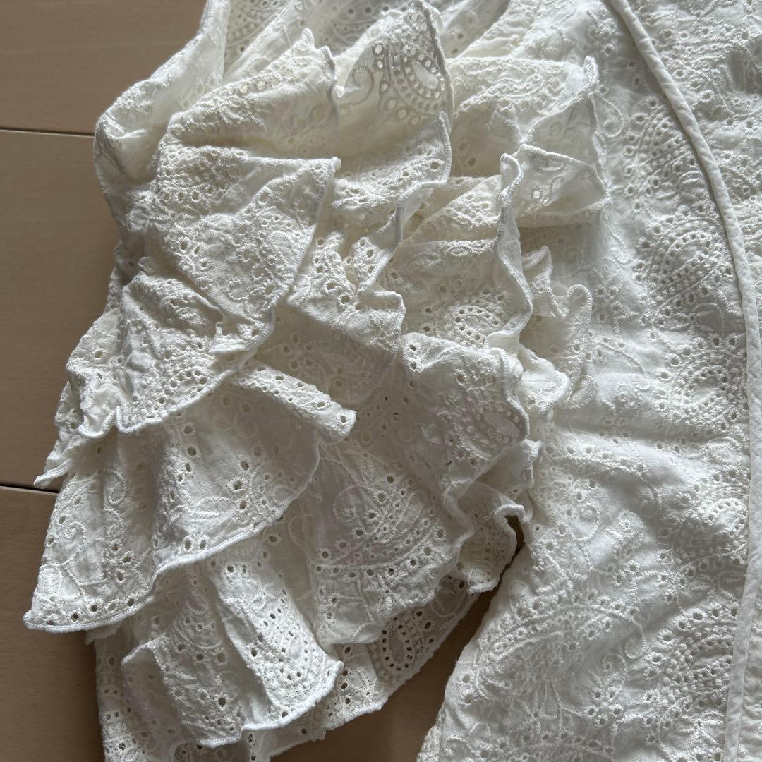 フラメンコ　フリル付きホワイト刺繍　トップス