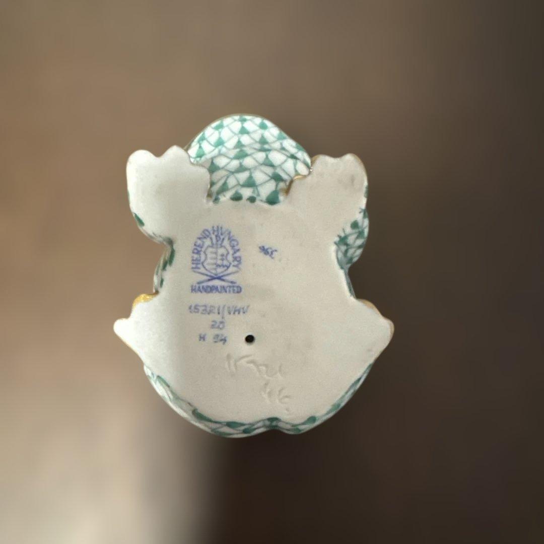 HEREND製　陶器製カエルの置物 緑色と金色の模様 箱無し