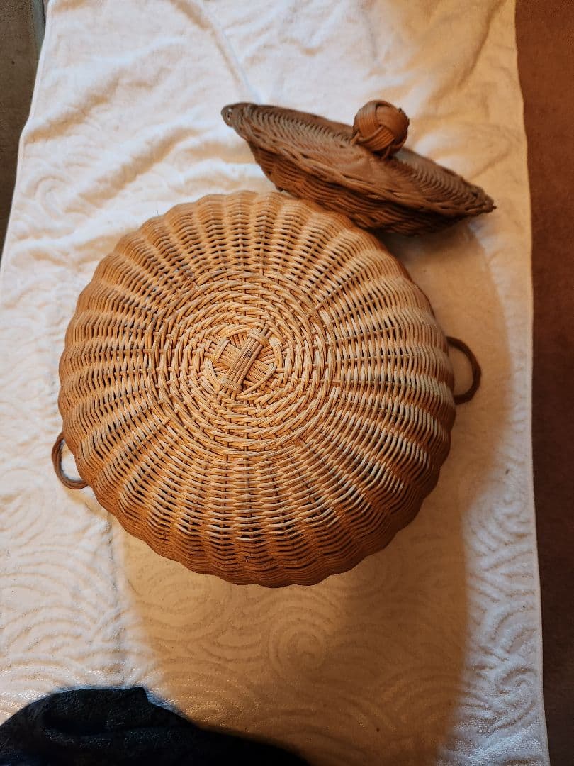 手編みの藤の蓋付き物入れ　昭和レトロヴィンテージ