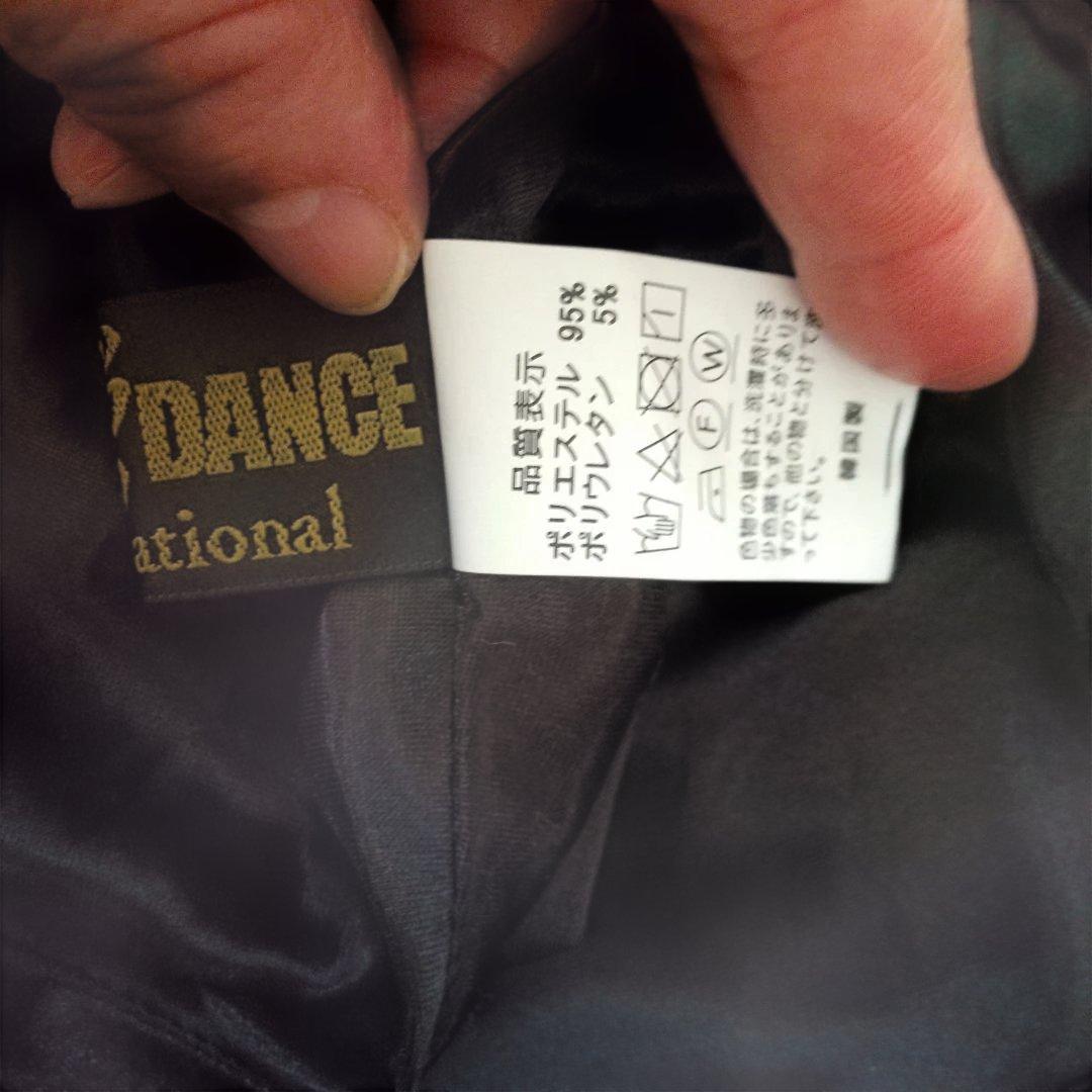 タカダンス　社交ダンス用セットアップ　トップスとフレアスカート 黒と白
