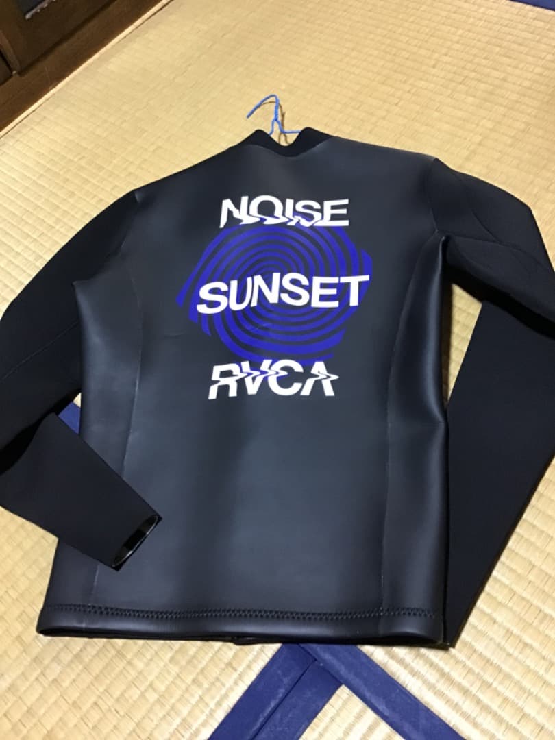 Mサイズ。日本未発売のRVCA NOISE SUNSET タッパー