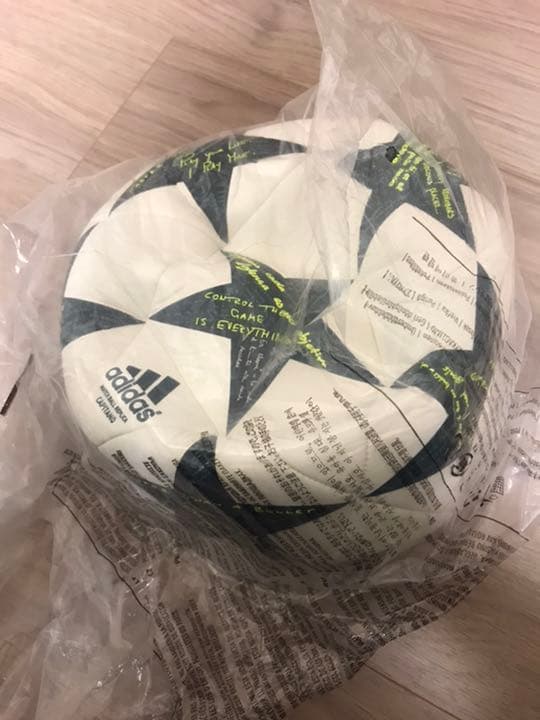 ベイルサイン入りサッカーボール　新品　レア