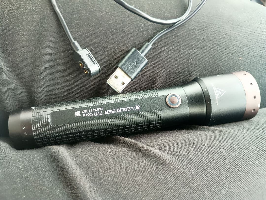 はるLedlenser P7R コア 懐中電灯
