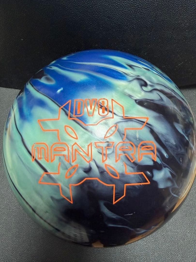 【美品】DV8 Mantra（マントラ）　15ポンド3オンス　専用クロス付き