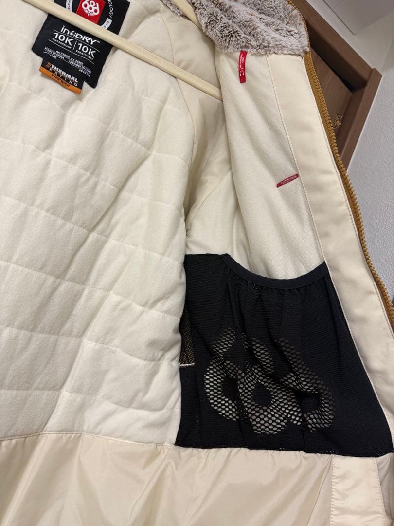 686 SIXEIGHTSIX スノーボードウェア 女性用