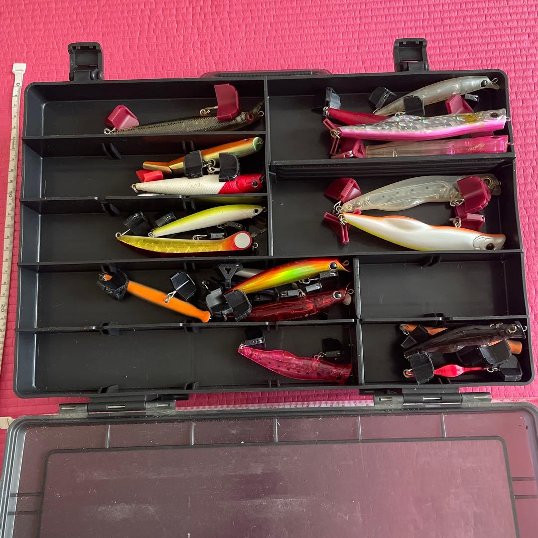 【中古】【全部で約35個】釣り用ルアー透明ケース入