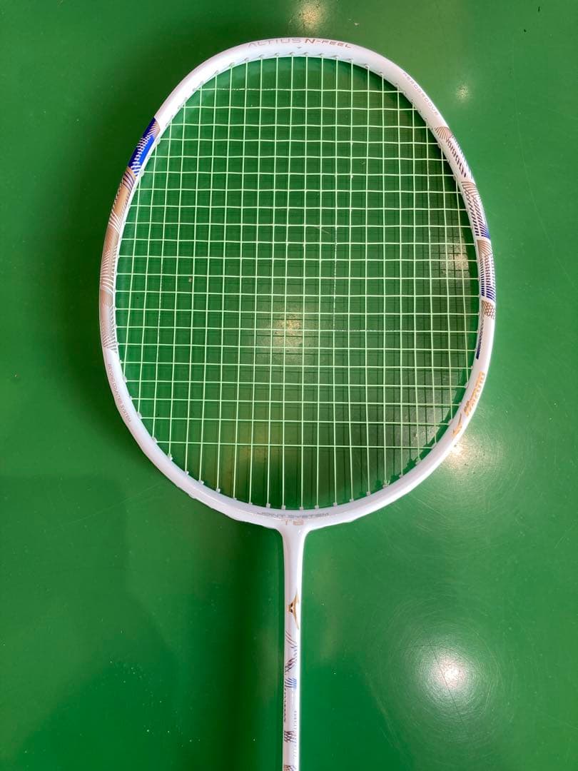 ミズノバドミントンラケット アルティウス N-FEEL ALTIUS 2本超美品