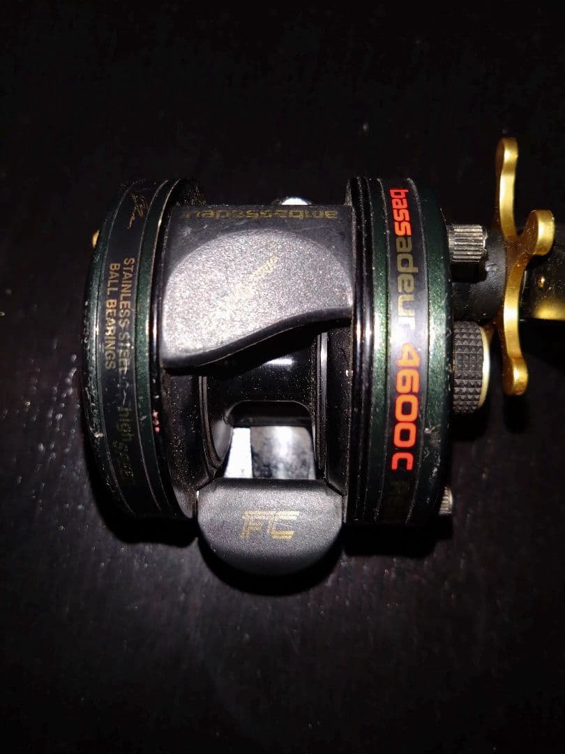 Abu Garcia ベイトリール ダークグリーン