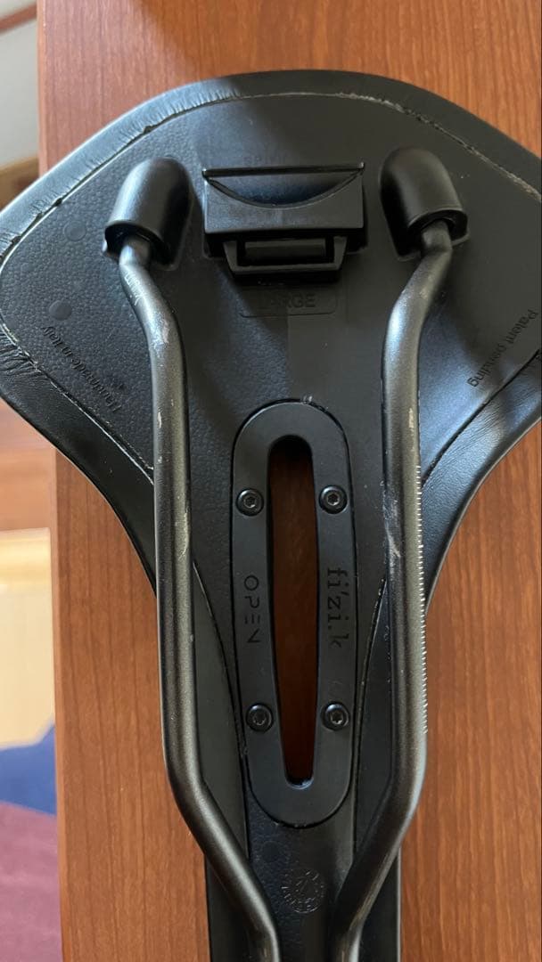 Fizik Antares R3 open サドル