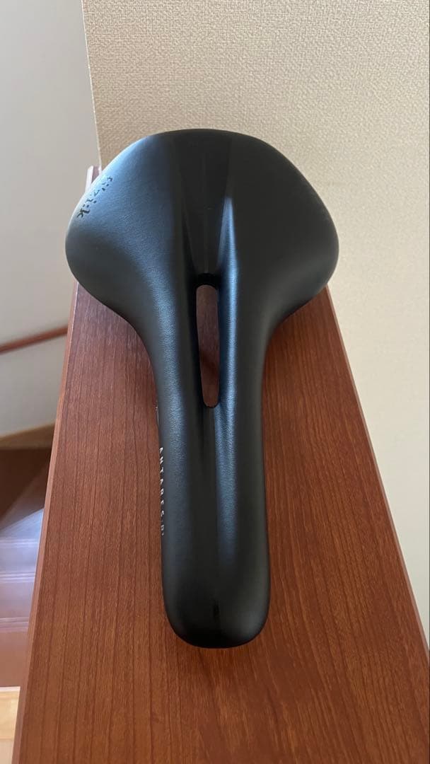 Fizik Antares R3 open サドル