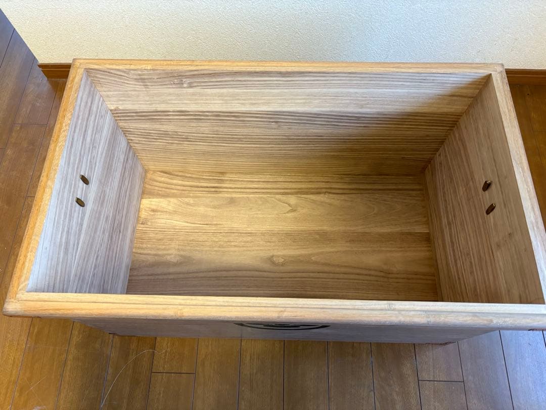 木製収納箱(桐) 金属ハンドル付き　家紋付き　縦48×横80×高50cm