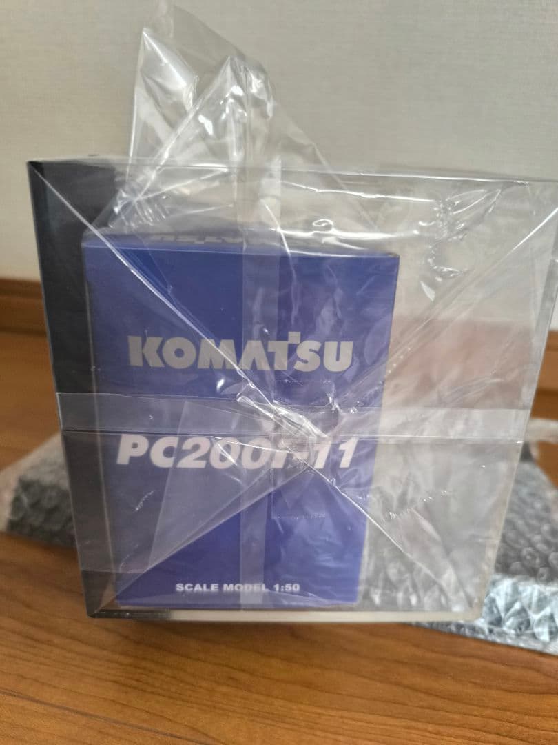 KOMATSU PC200i-11 ミニカー 1/50スケール