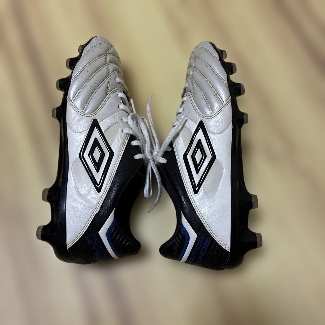 Umbro サッカーシューズ スパイク ホワイト/ブラック