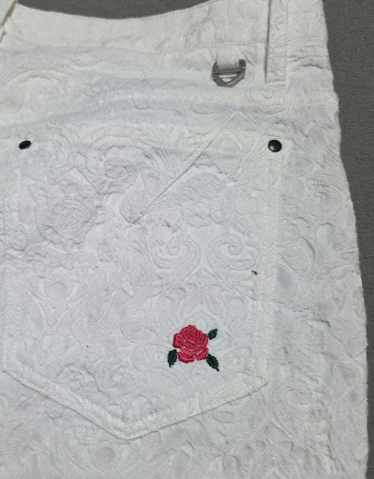 セントアンドリュース、ゴルフホワイト花柄パンツ（刺繍付き）