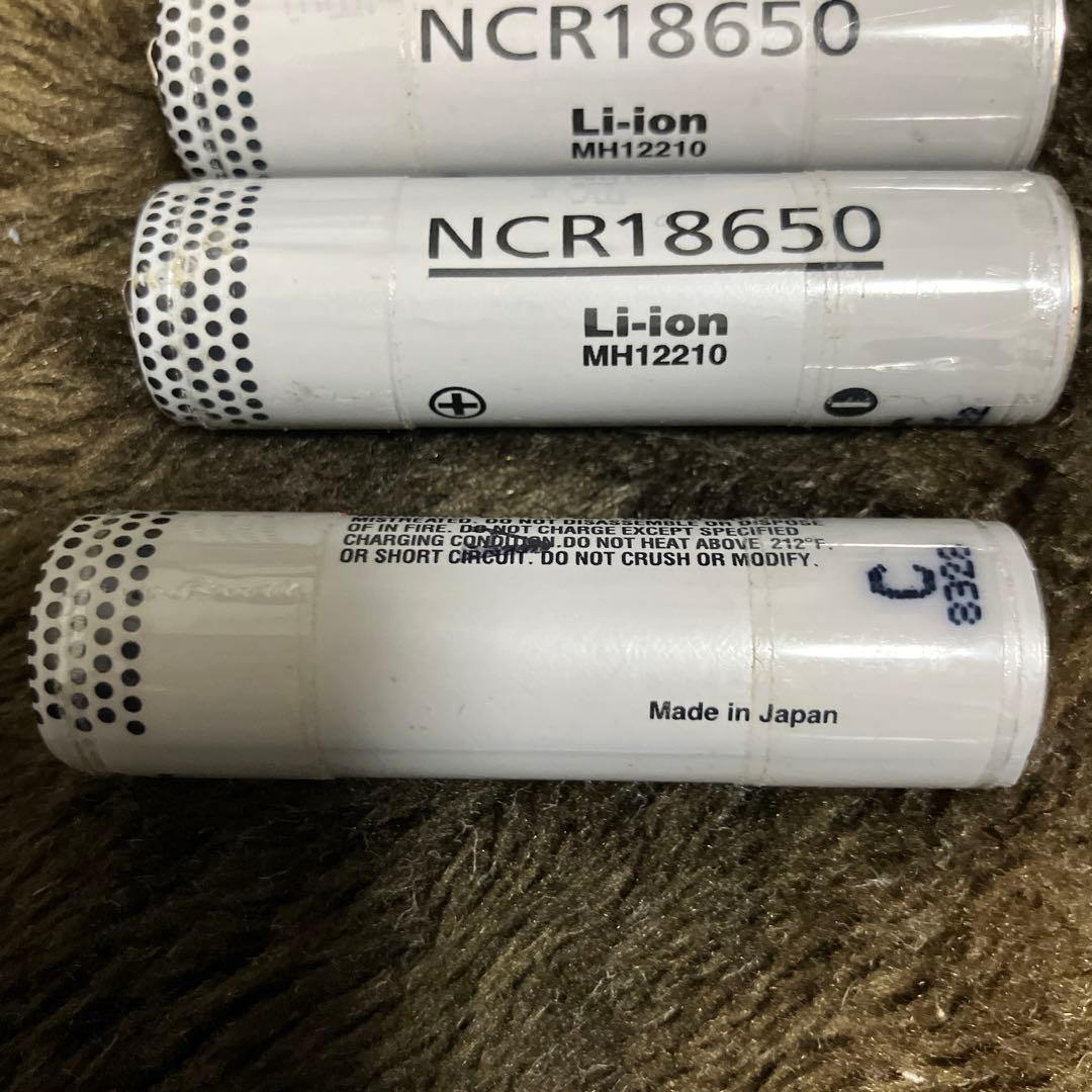 【日本製】高輝度LED懐中電灯 ＋ NCR18650電池12本リチウムイオン電池