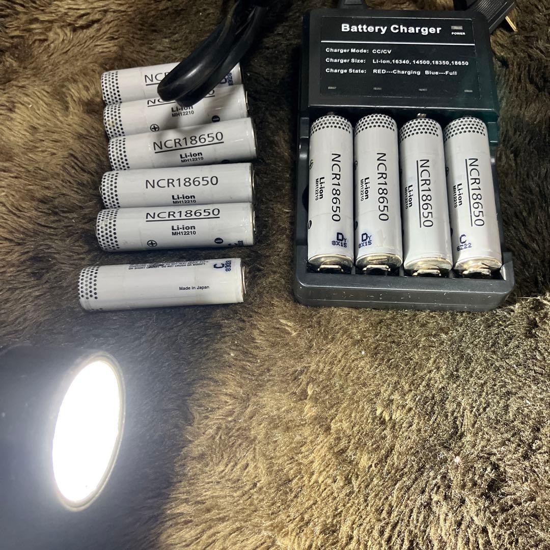 【日本製】高輝度LED懐中電灯 ＋ NCR18650電池12本リチウムイオン電池