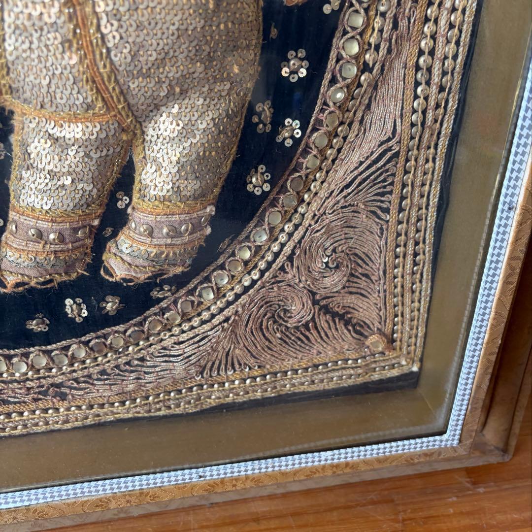 【アンティーク】額装 額縁 タイ 伝統工芸 スパンコール 象 刺繍画 古美術