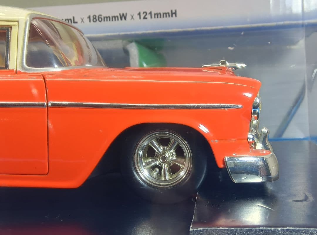 1/18 シボレー ベルエア ストリートロッド 元箱なし ディスプレイケース付