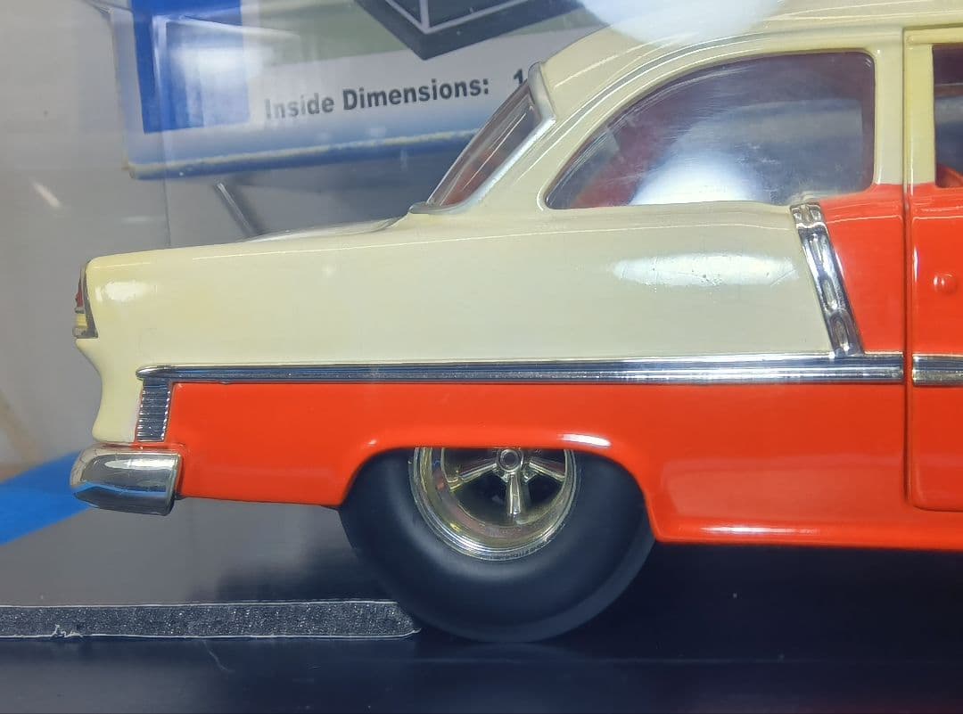 1/18 シボレー ベルエア ストリートロッド 元箱なし ディスプレイケース付