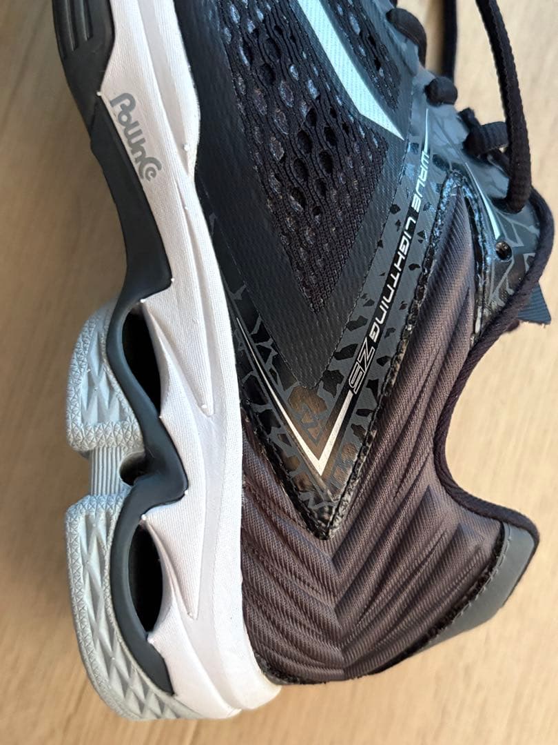 Mizuno Wave Lightning Z5 屋内コートシューズ 24.0