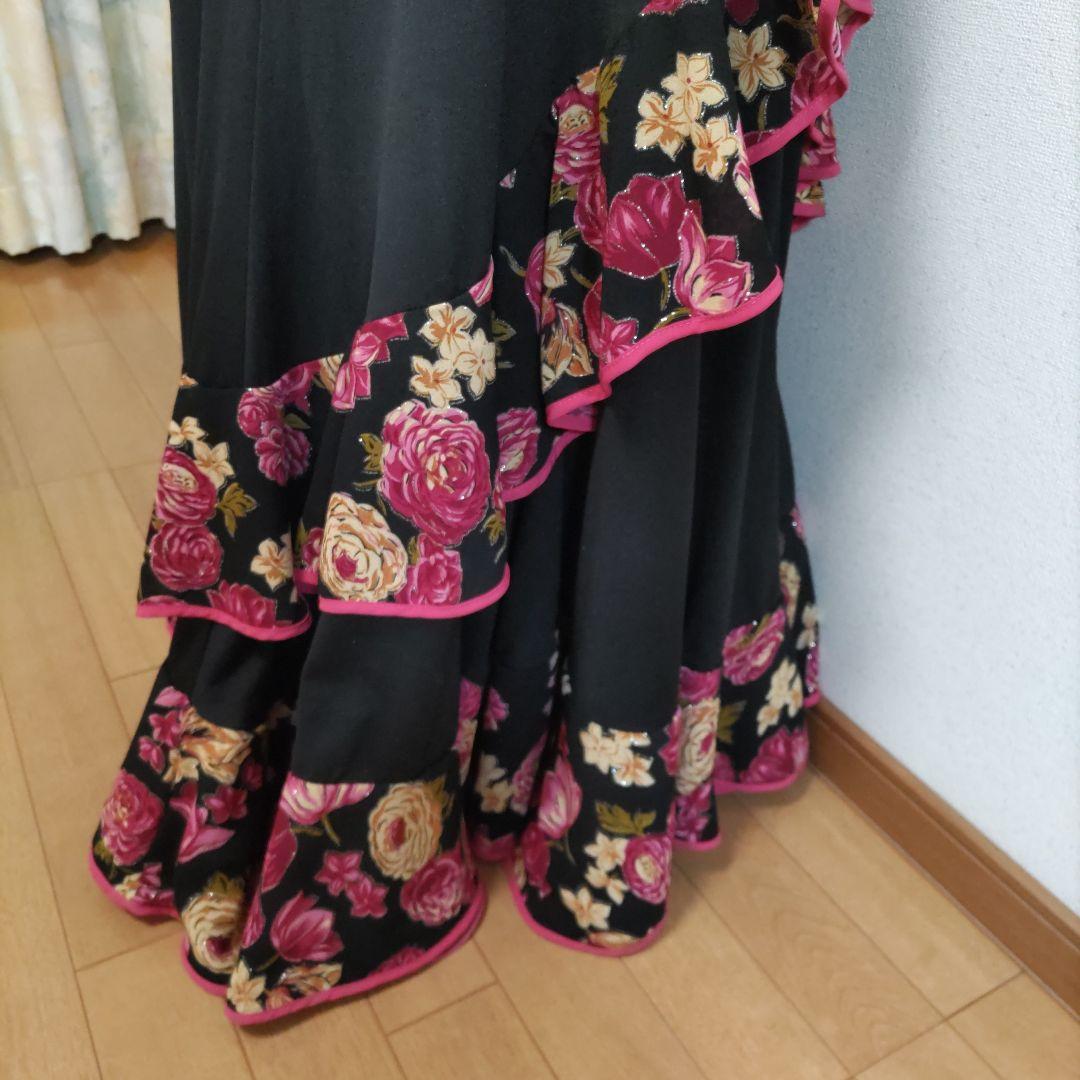 社交ダンス用ボリュームスカート黒に花がらフリル