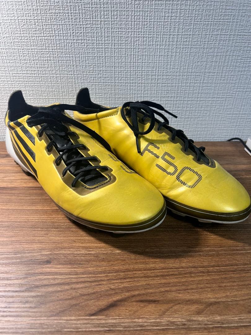 F50アディゼロ　ゴールドメッシ着用