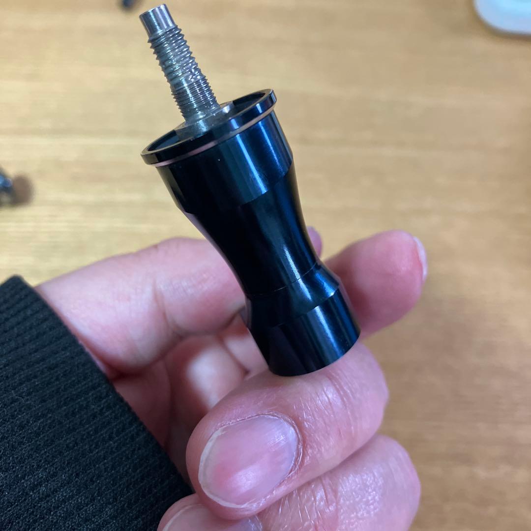 美品　シマノ用　ゴメクサス　SW 4000-6000 ハンドル　ジュラ　スタンド