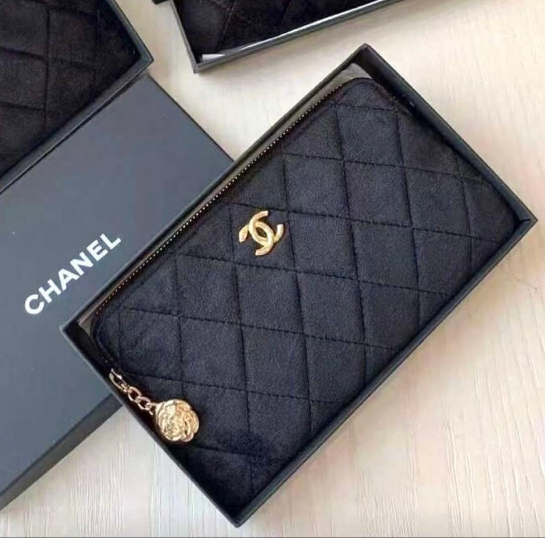 CHANEL カメリア　ペンダント付き　ブラック　キルティング　ポーチ