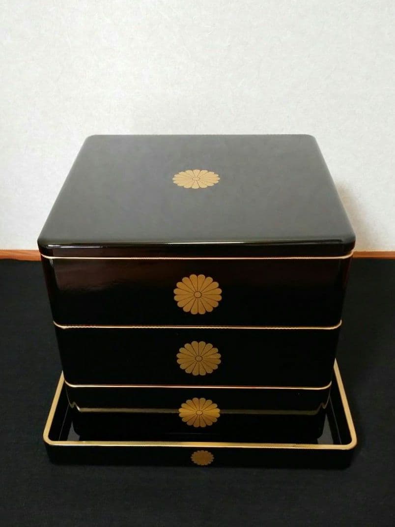 【美品】菊の御紋　三段 重箱　漆塗り　会津塗　漆器　正月　ひな祭り　お祝い事