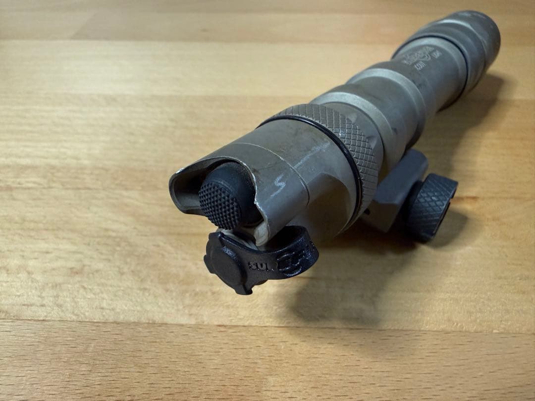 実物　SUREFIRE M600DF-TN テールスイッチDS00 充電池付き