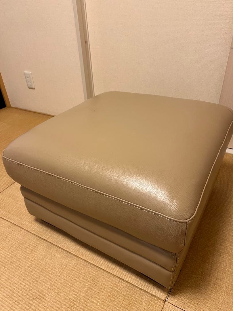 1人掛けレザーソファ 足置き