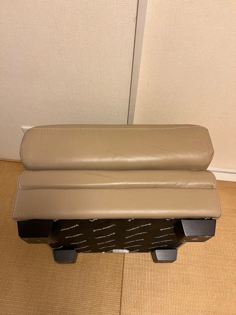1人掛けレザーソファ 足置き