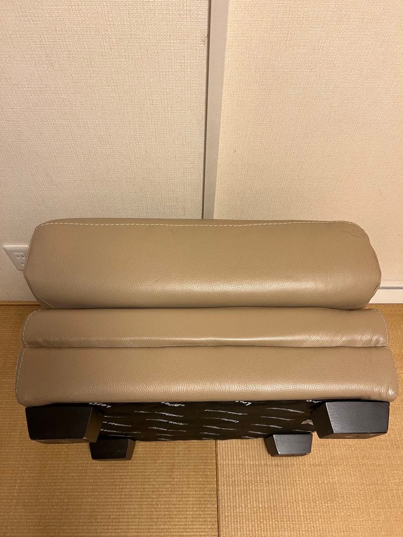 1人掛けレザーソファ 足置き