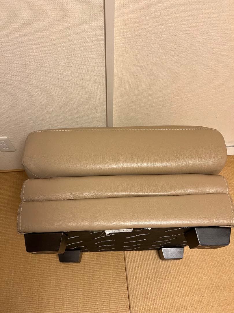 1人掛けレザーソファ 足置き