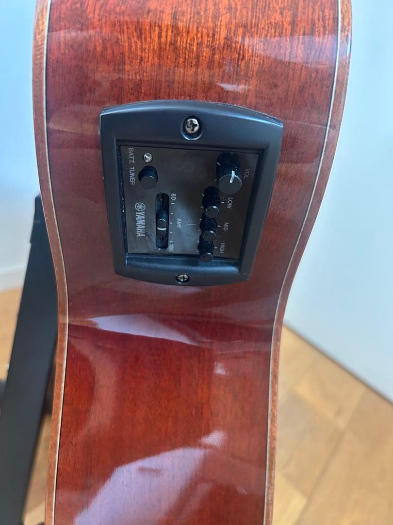 YAMAHA AC1M ケース・カポ・チューナー付きエレアコギター 新弦付き