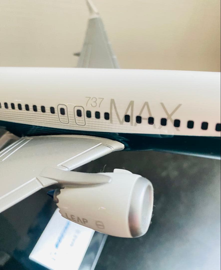 BOEING ボーイング 737 MAX 8 1:144スケール