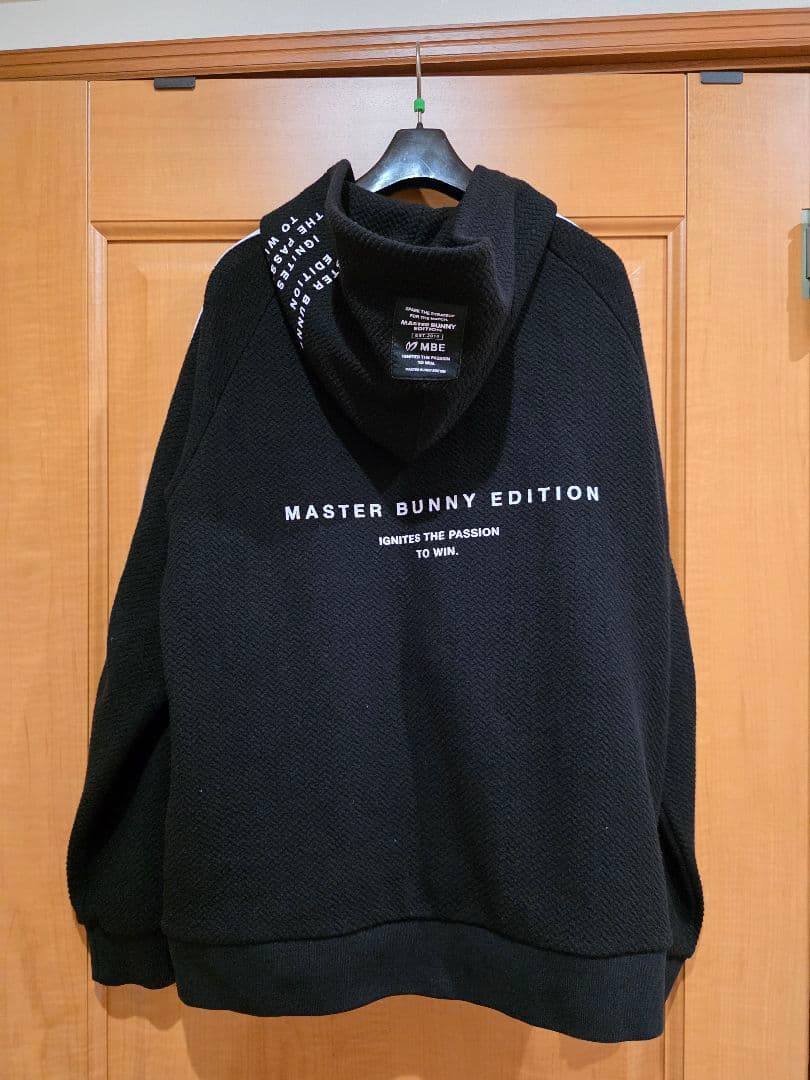 MASTER BUNNY EDITION ジップアップフーディ