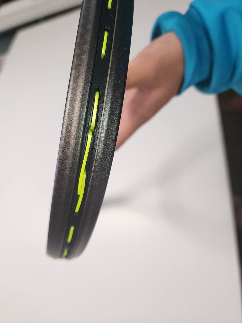 美品 YONEX VOLTRAGE 8S 新色 シェリーシルバー