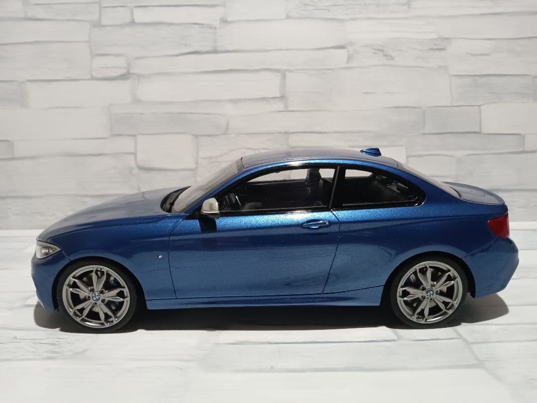 1/18  2シリーズ　クーペ　M235i F22　ミニカー　ブルー