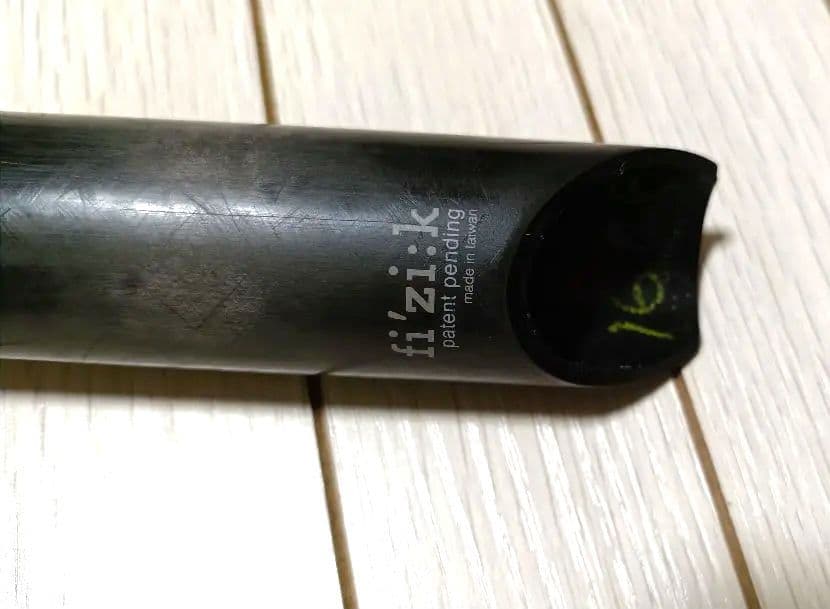 fizik CYRANO R1 カーボンシートポスト 31.6×400mm