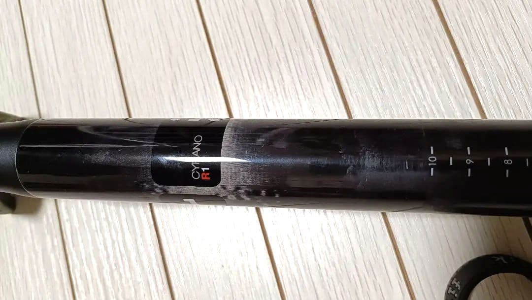 fizik CYRANO R1 カーボンシートポスト 31.6×400mm