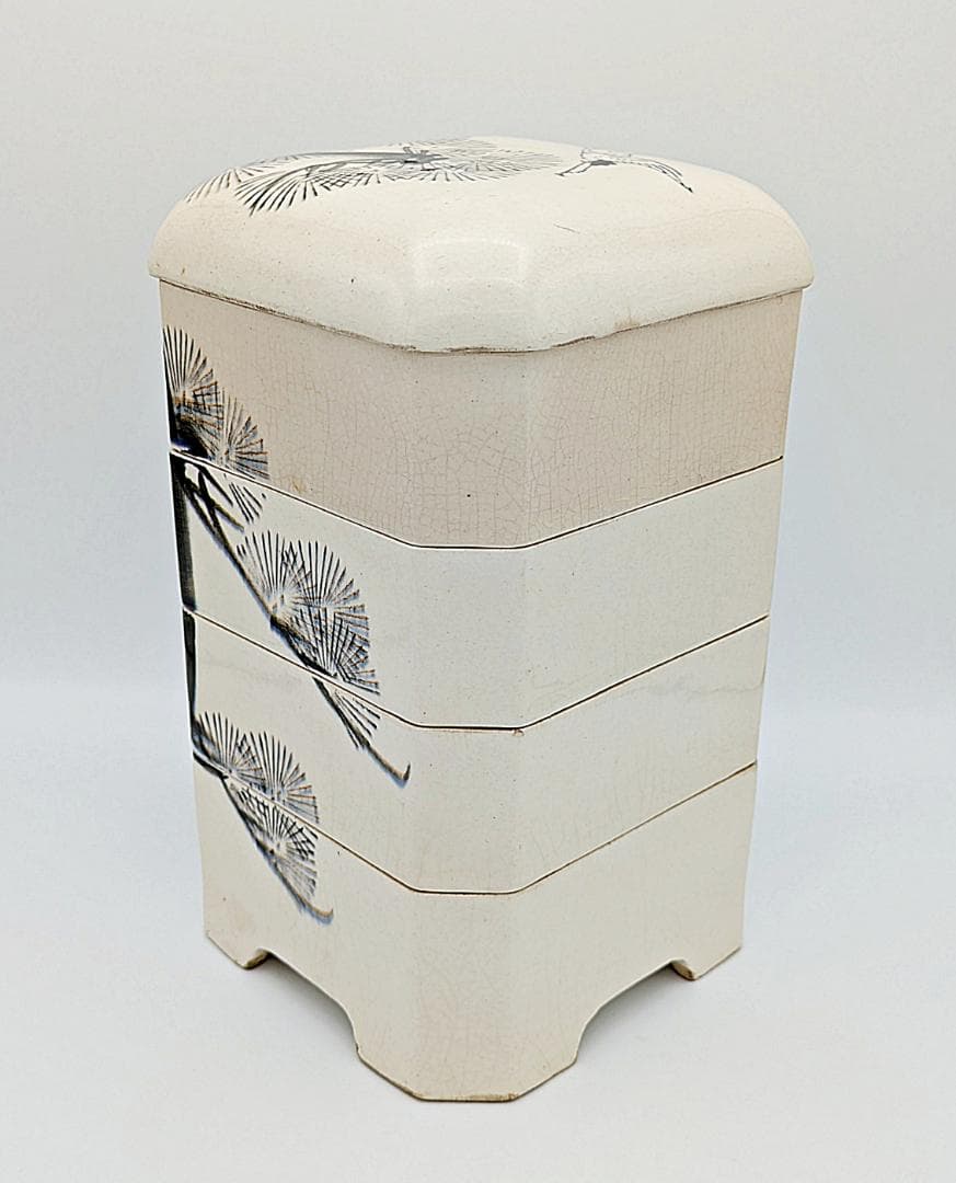 時代物 美品 状態良 砥部焼 陶器製 松鶴文 4段重箱 縁起物 昭和初期に購入